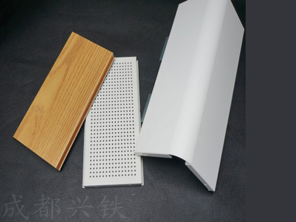 定制沖孔機房墻板，提升機房空間的差異化